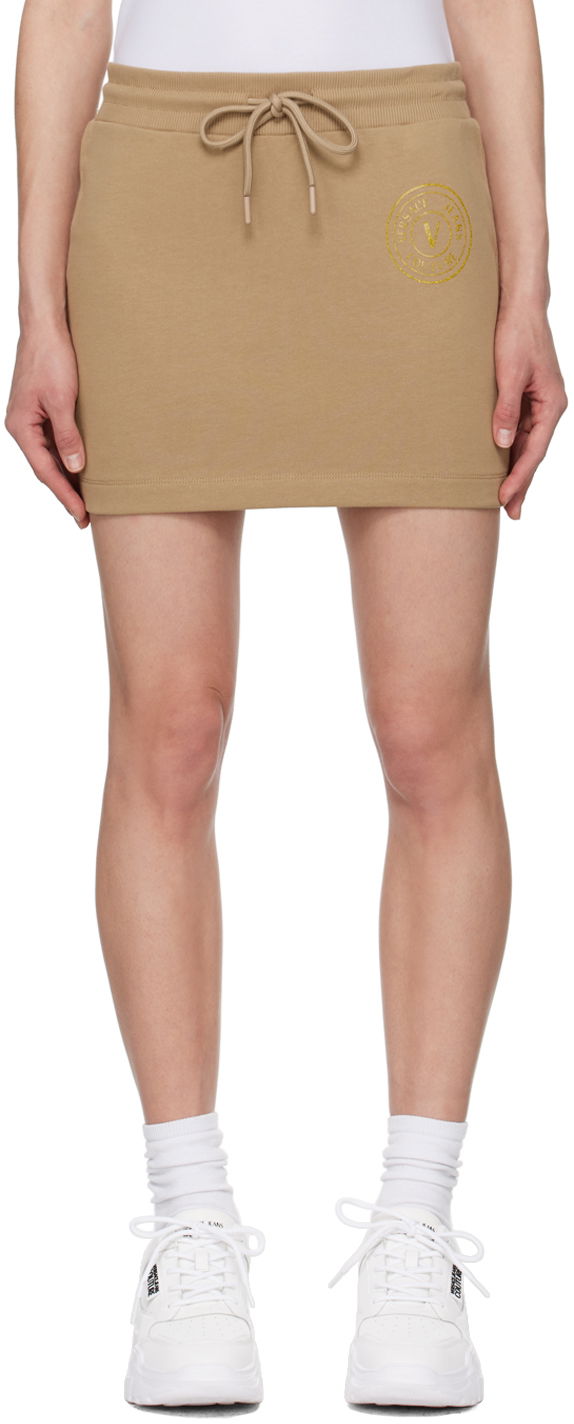 Спідниця Versace Jeans Couture Tan V-Emblem Miniskirt бежевий | E76HAEG06_ECF01G