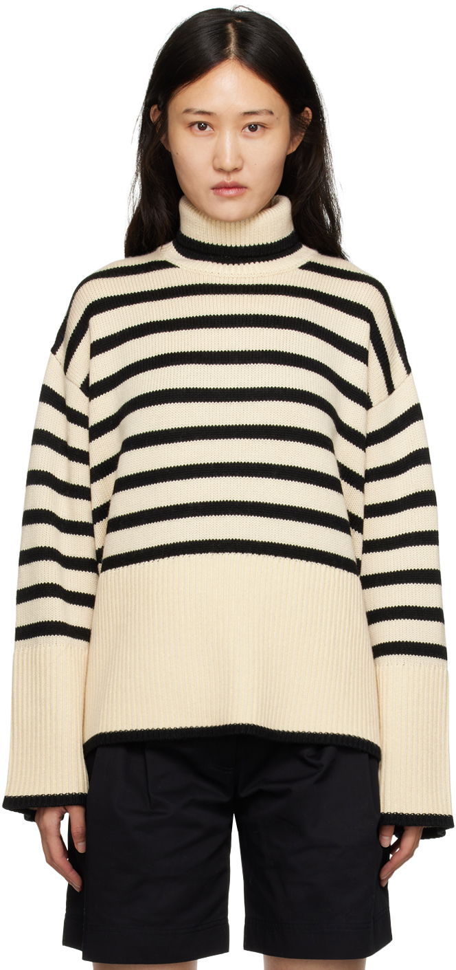 Cветр TOTEME Signature Stripe Turtleneck Sweater бежевий | 212-562-758