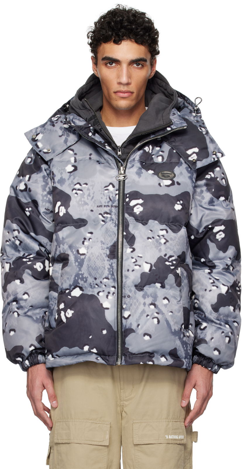 Пуховик AAPE by A Bathing Ape AAPE by A Bathing Ape Aape 29.5 Main Camo Down Jacket Сірий | AAPDNM7666XXNBKG
