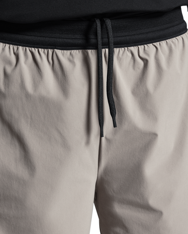 Шорти On Running On Running 5" Performance 2-in-1 Shorts бежевий | 1mf10092986, 2
