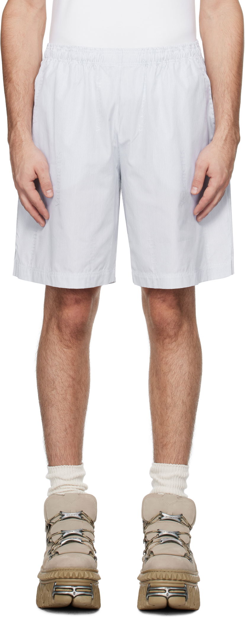 Шорти VETEMENTS Pinstripe Shorts білий | UA66SS400N