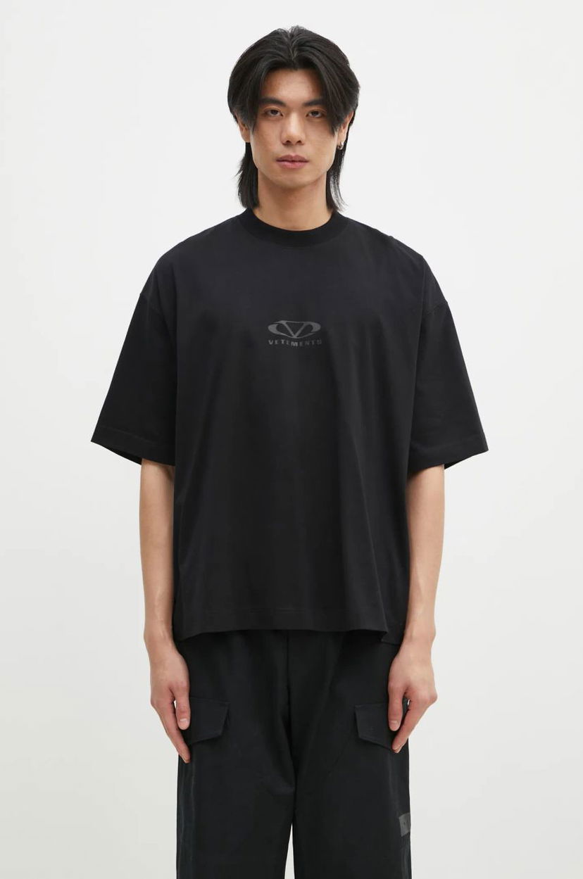 Футболка VETEMENTS Oval Logo Cropped Boxy T-Shirt чорний | UA66TR600BB