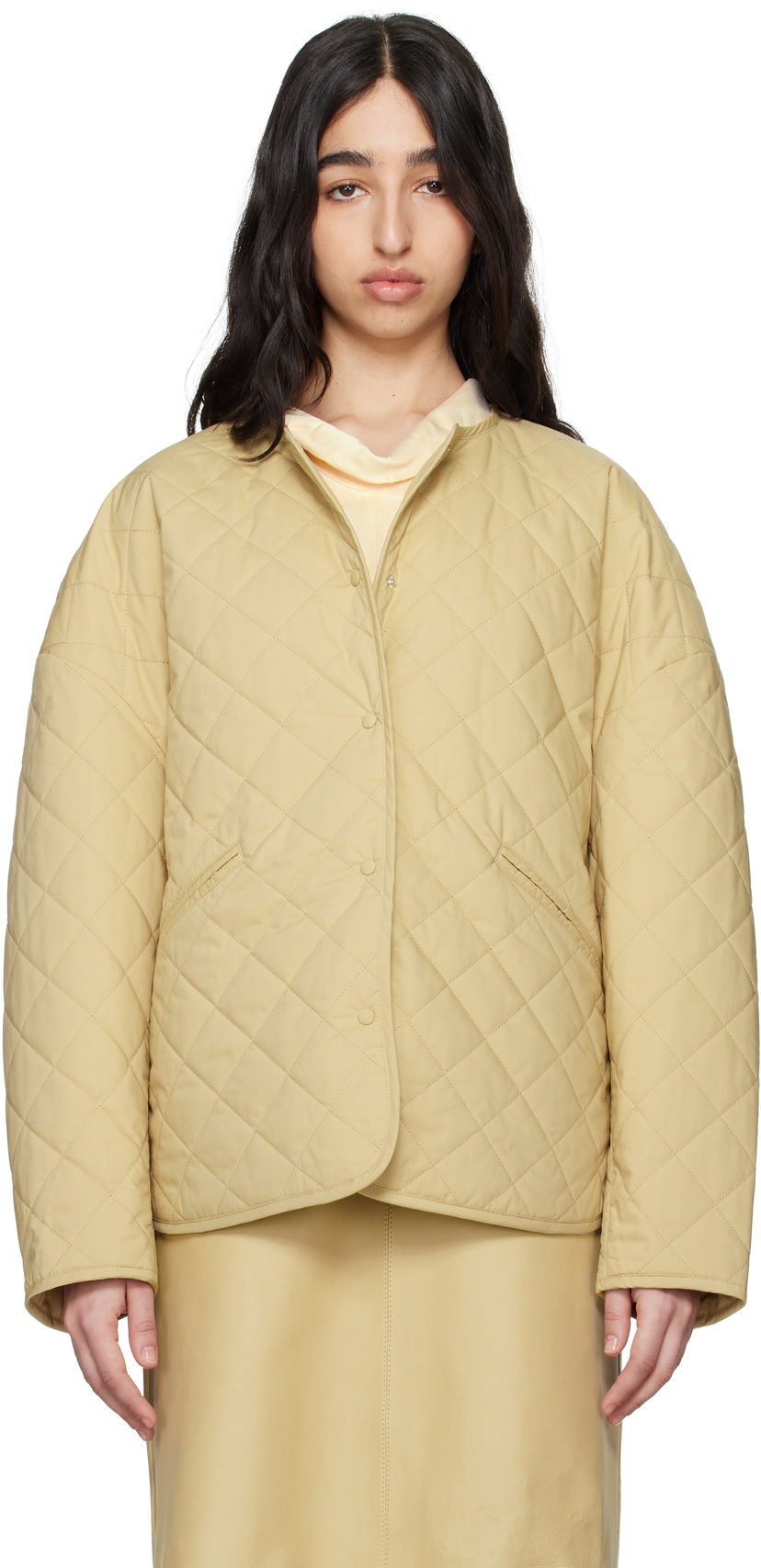 Пуховик TOTEME TOTEME Quilted Snap Button Jacket бежевий | 242-WRO1116-FB0157