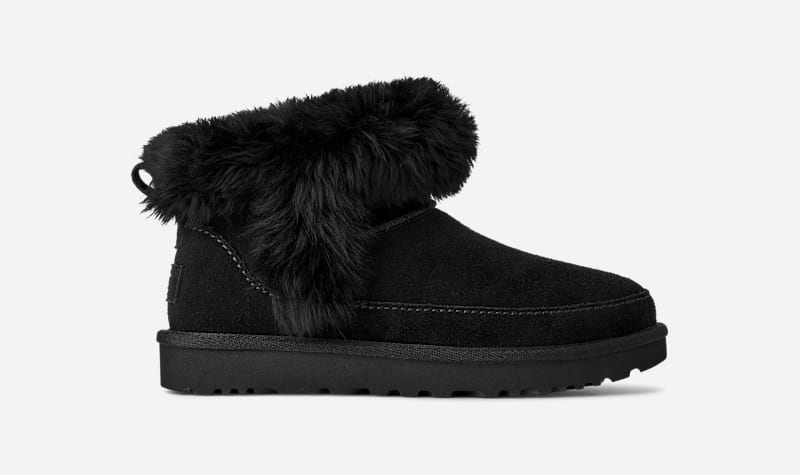 Кросівки та взуття UGG Suede Classic Ultra Mini Chalet Boot чорний | 1173832-BLK