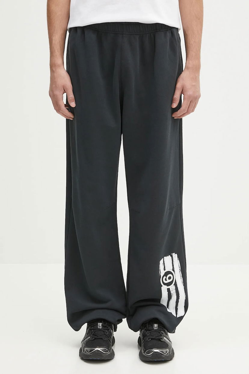 Спортивні штани Maison Margiela MM6 Maison Margiela Graphic Print Lounge Pants чорний | SH2KA0033.M25004.900