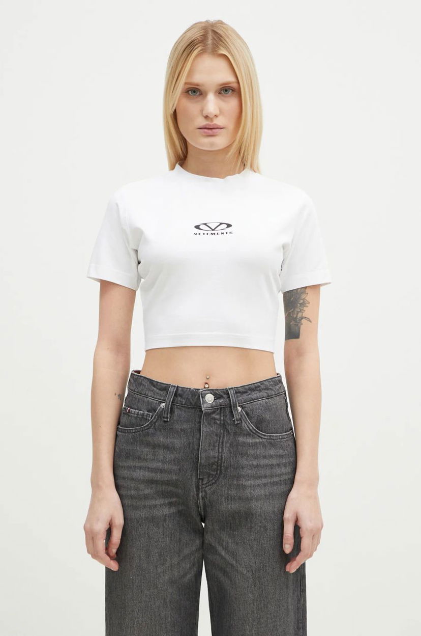 Кроп-топи VETEMENTS VETEMENTS Oval Logo Cropped Fitted T-Shirt білий | WA66TR700W