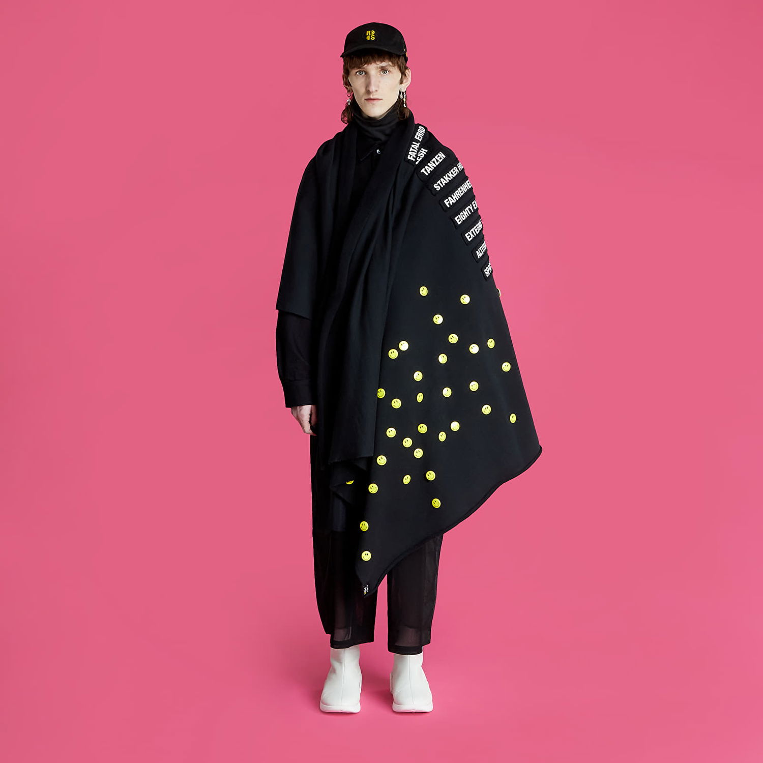 Одяг RAF SIMONS Fleece Blanket With Pins And Badges чорний | 224-905-19003-0099, 0