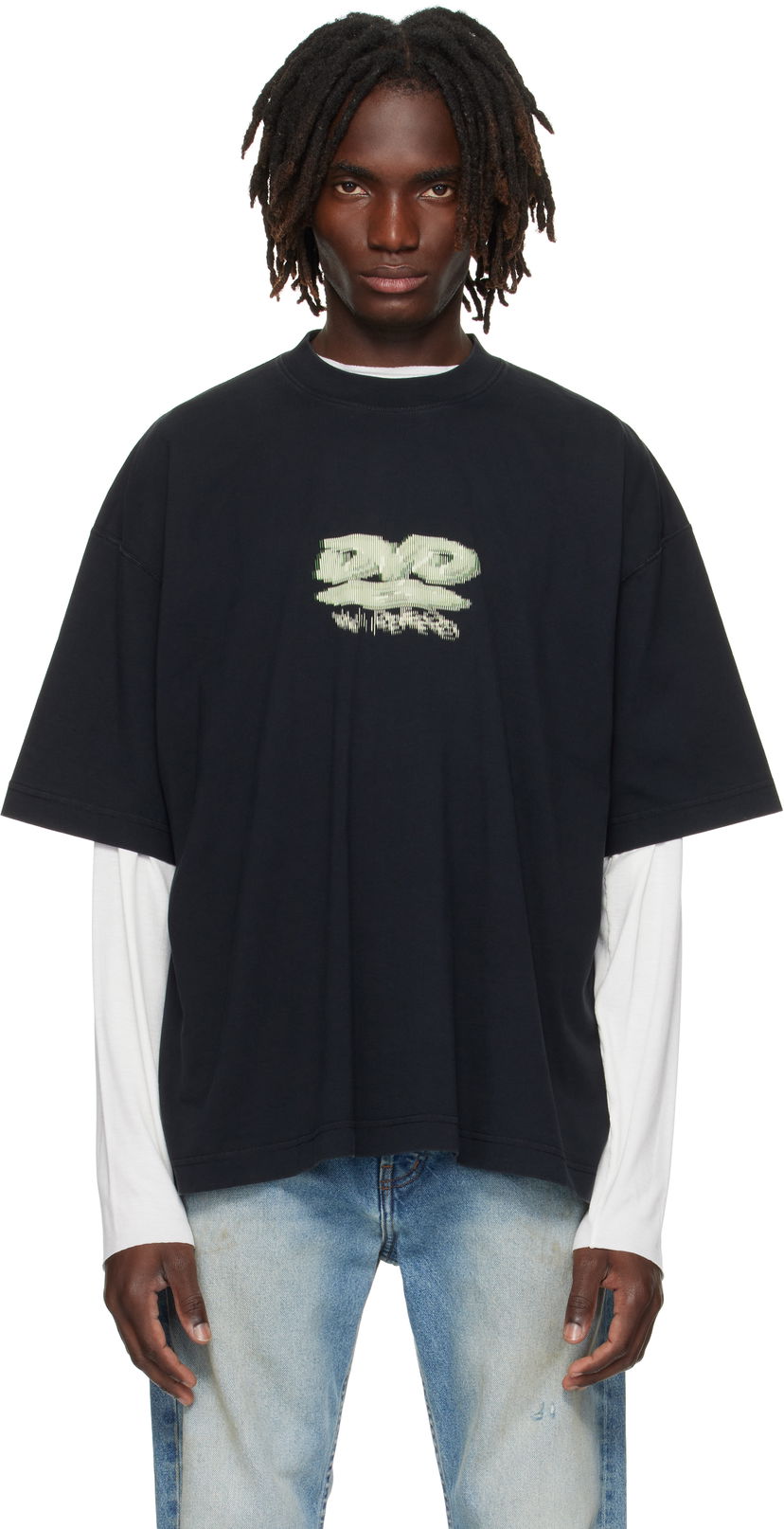 Футболка VETEMENTS VETEMENTS 'DVD' Regular Fit Graphic Tee чорний | UH76TR380B