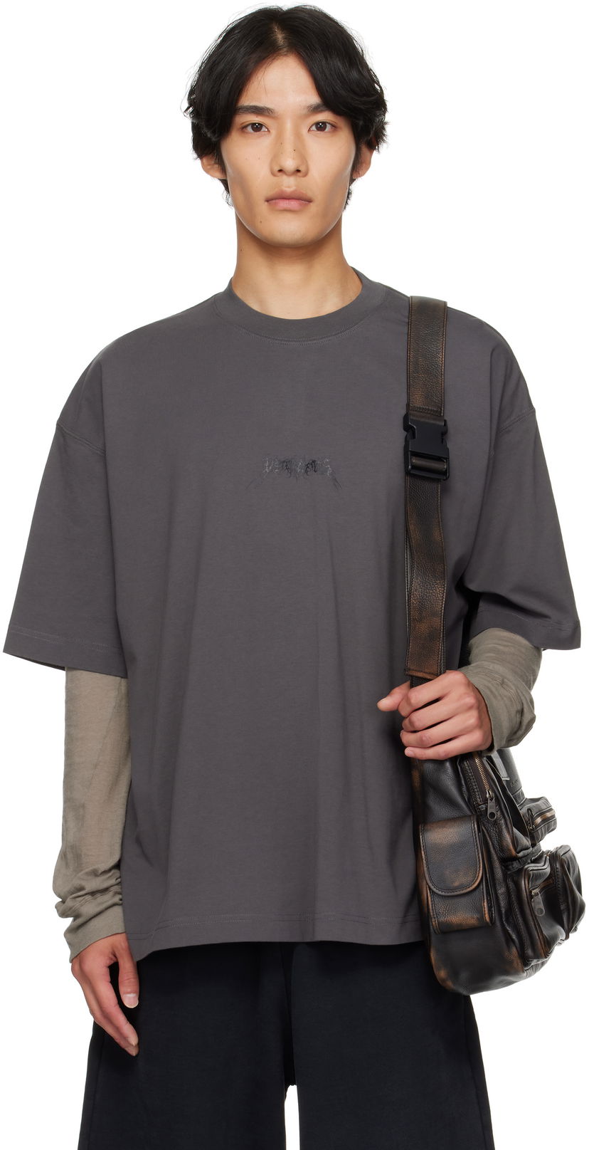 Футболка VETEMENTS VETEMENTS Metal Logo Regular Fit T-Shirt Сірий | UH76TR600M