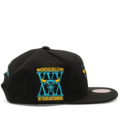 Кепка Mitchell & Ness NBA Core Xi Snapback Chicago Bulls Black чорний | HHSS6751-CBUYYPPPBLCK, 1