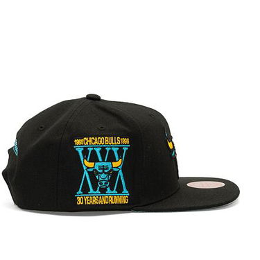 Кепка Mitchell & Ness NBA Core Xi Snapback Chicago Bulls Black чорний | HHSS6751-CBUYYPPPBLCK, 1