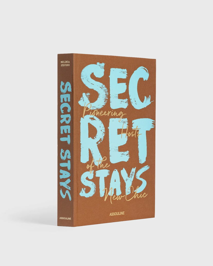 Книга і журнал ASSOULINE Secret Stays, Pioneering Hosts of the new Chic Різнокольоровий | 9781649803313