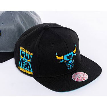 Кепка Mitchell & Ness NBA Core Xi Snapback Chicago Bulls Black чорний | HHSS6751-CBUYYPPPBLCK, 3