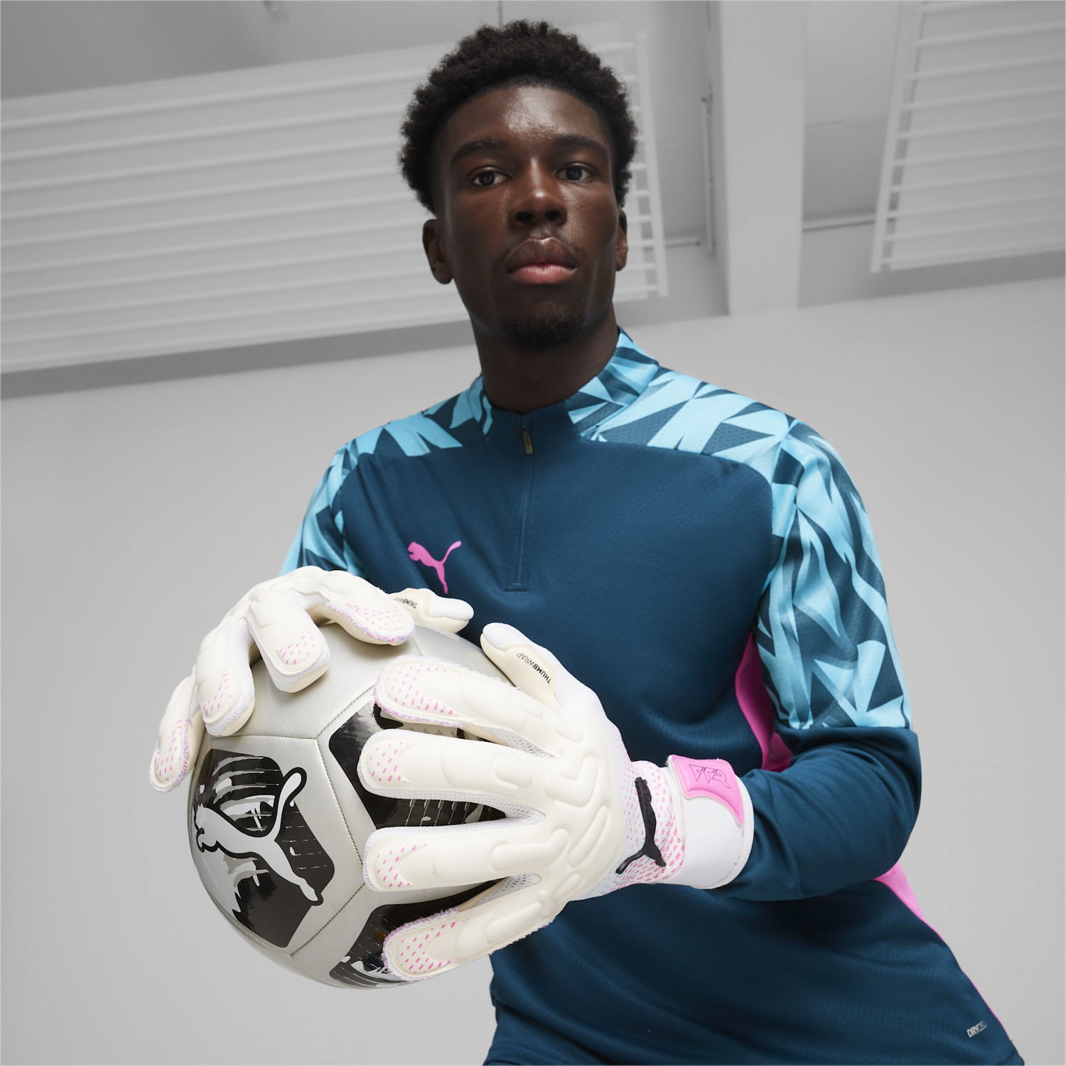 Рукавички Puma FUTURE Pro Hybrid Goalkeeper Gloves with 4MM Duo Supersoft Latex and Thumbwrap Різнокольоровий | 041924-01, 1