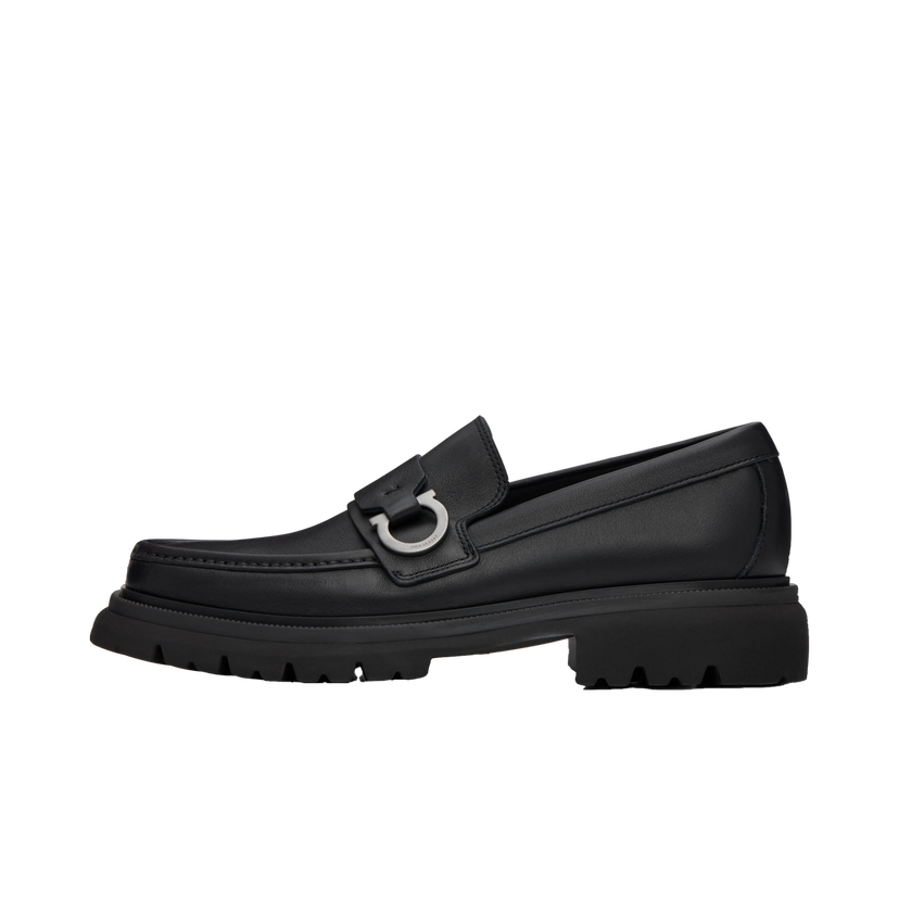 Кросівки та взуття FERRAGAMO Salvatore Ferragamo Gancini Ornament Loafers чорний | 784452