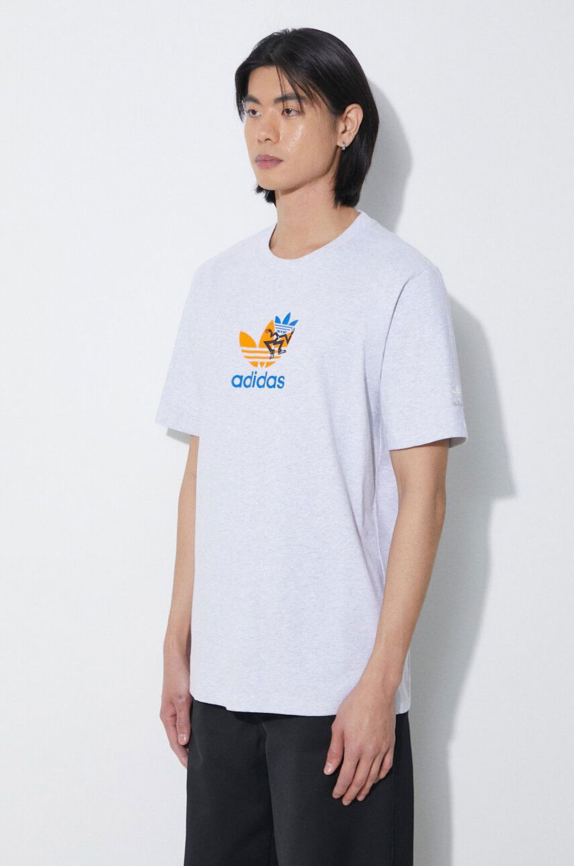 Футболка adidas Originals T-Shirt With Print Сірий | IS2912