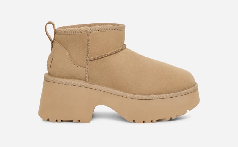 Кросівки та взуття UGG Classic Ultra Mini New Heights Booos бежевий | 1158311-MDSD