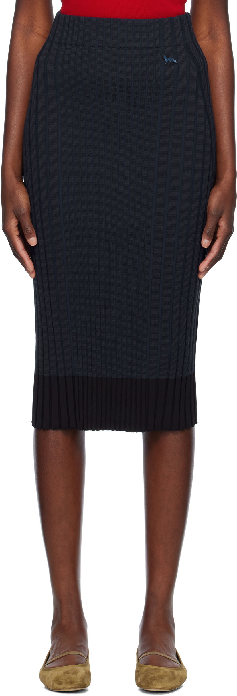 Спідниця MAISON KITSUNÉ Maison Kitsuné Ribbed Midi Skirt with Fox Patch темно-синій | OW01520KT1121