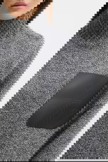 Cветр JW Anderson JW Anderson Turtleneck Wool Blend Sweater with Leather Patch Pocket Сірий | KW1292.YN0367, 3