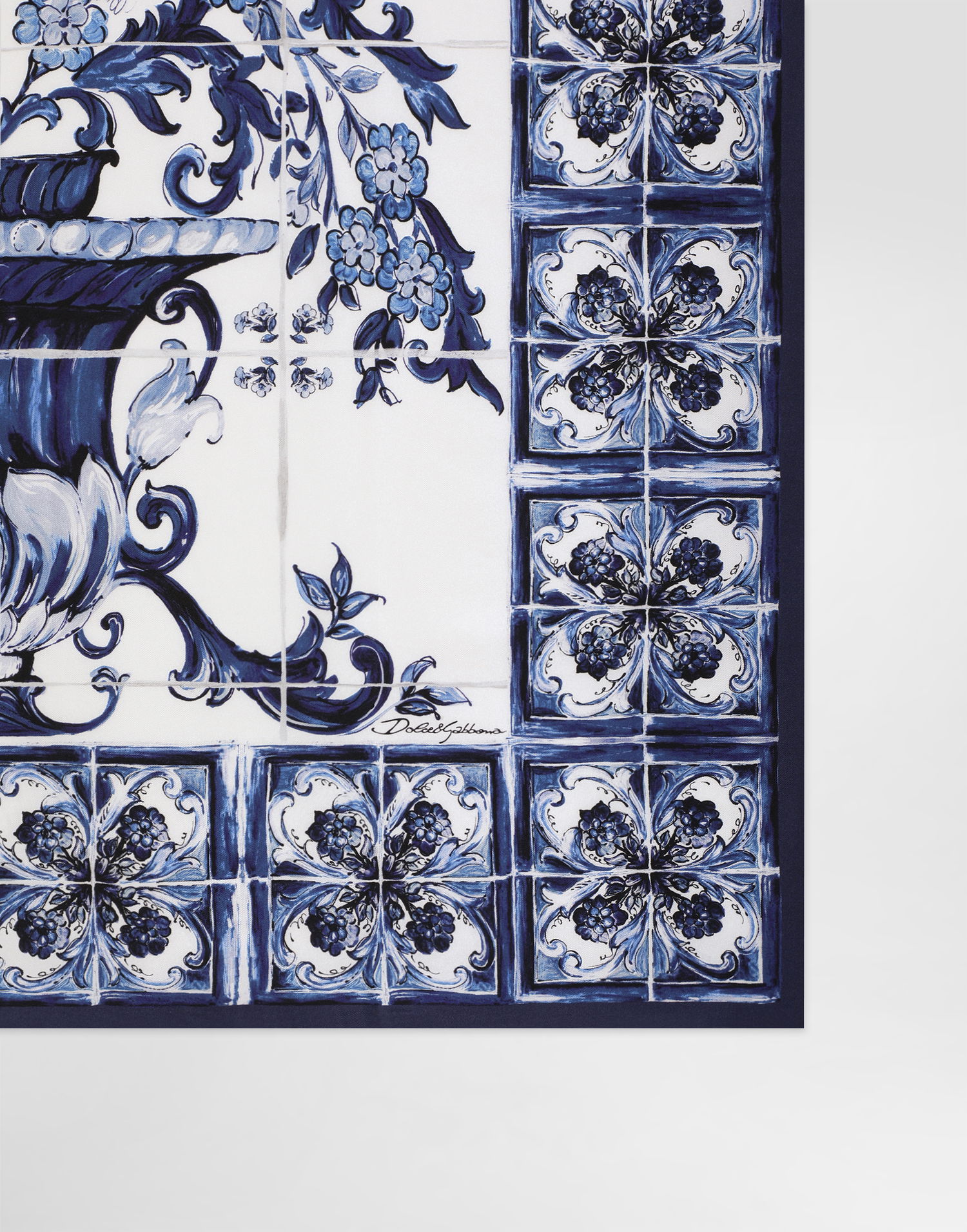 Шарф Dolce & Gabbana Dolce & Gabbana Majolica-Print Silk Twill Square Scarf Синій | IF037WGDDHCHA3OA, 1