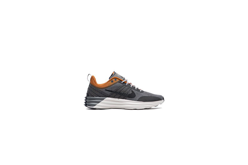 Кросівки та взуття Nike LUNAR ROAM SE чорний | FZ8116-200