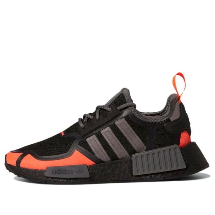 Кросівки та взуття adidas Originals NMD_R1 чорний | GV7350