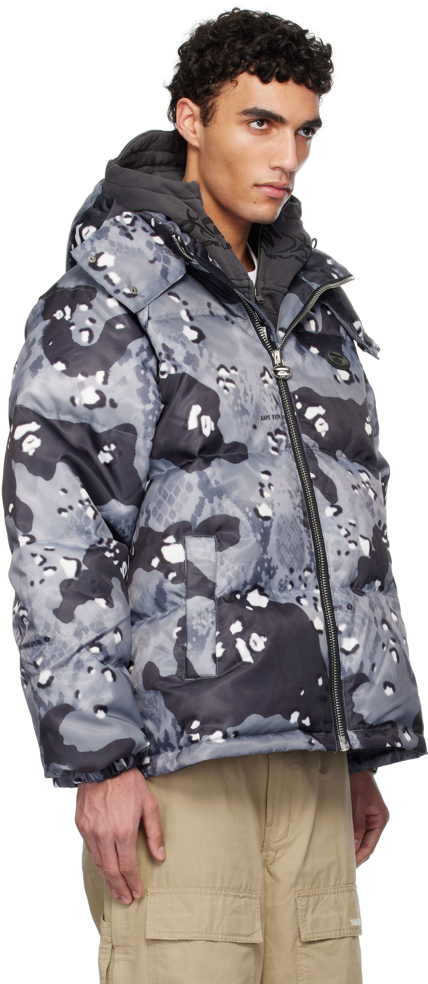Пуховик AAPE by A Bathing Ape AAPE by A Bathing Ape Aape 29.5 Main Camo Down Jacket Сірий | AAPDNM7666XXNBKG, 1