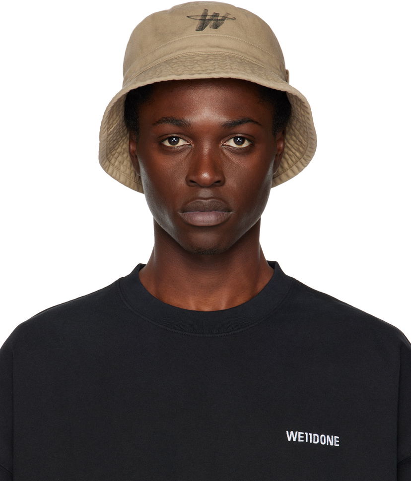 Кепка We11done We11done WD One Logo Bucket Hat бежевий | WD-AH3-22-404-U-BG